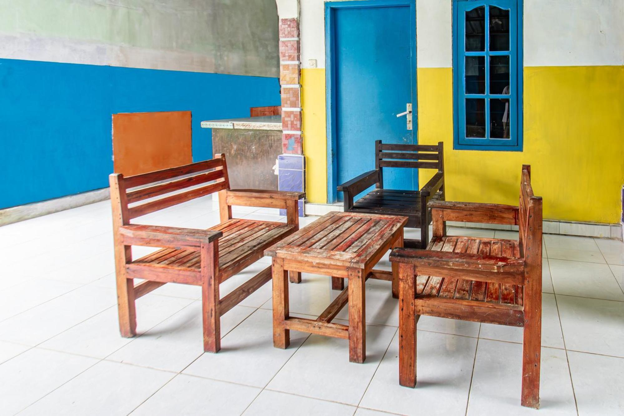 Oyo 93359 Kawi Homestay Praya Exterior foto