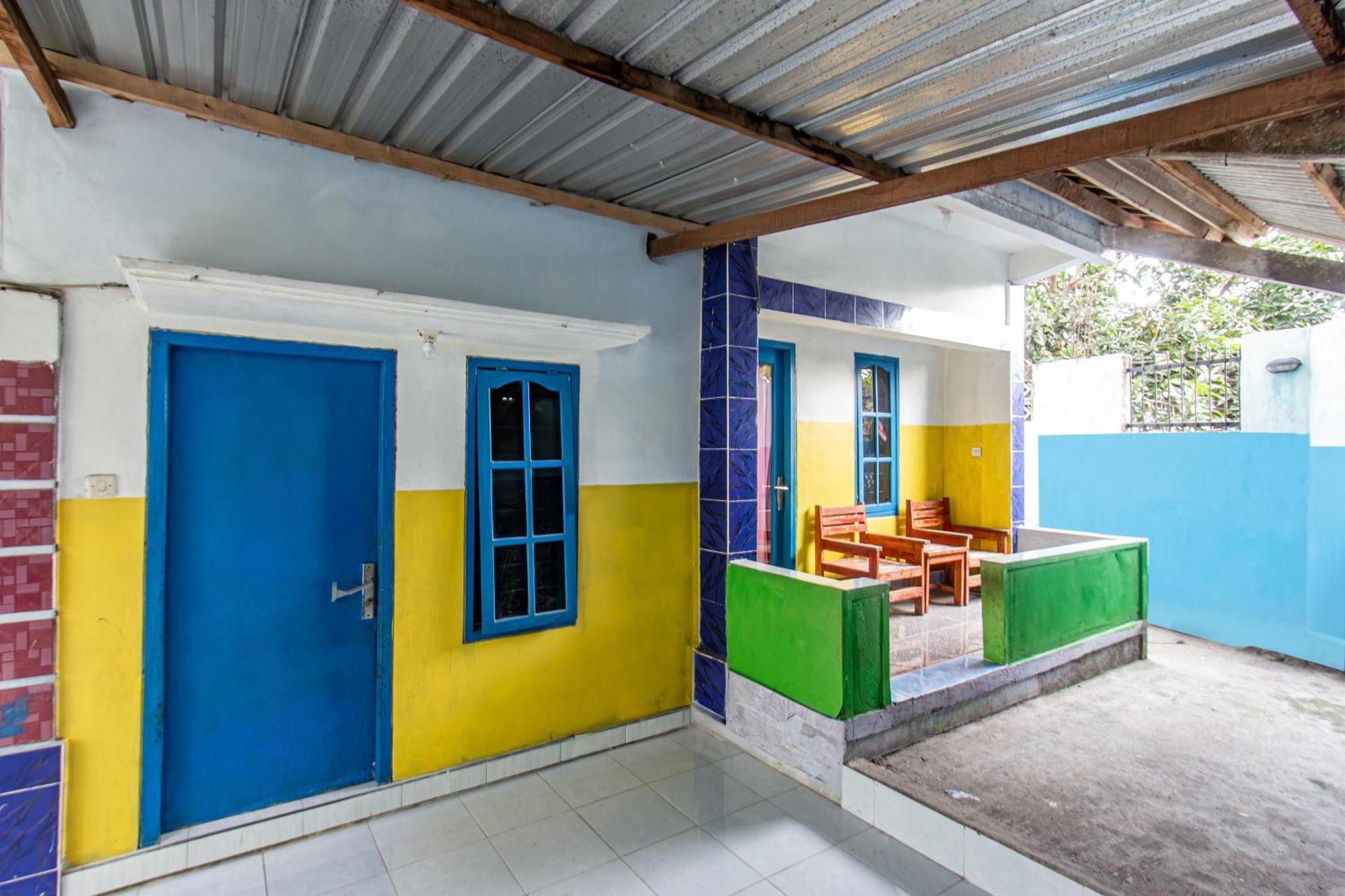 Oyo 93359 Kawi Homestay Praya Exterior foto