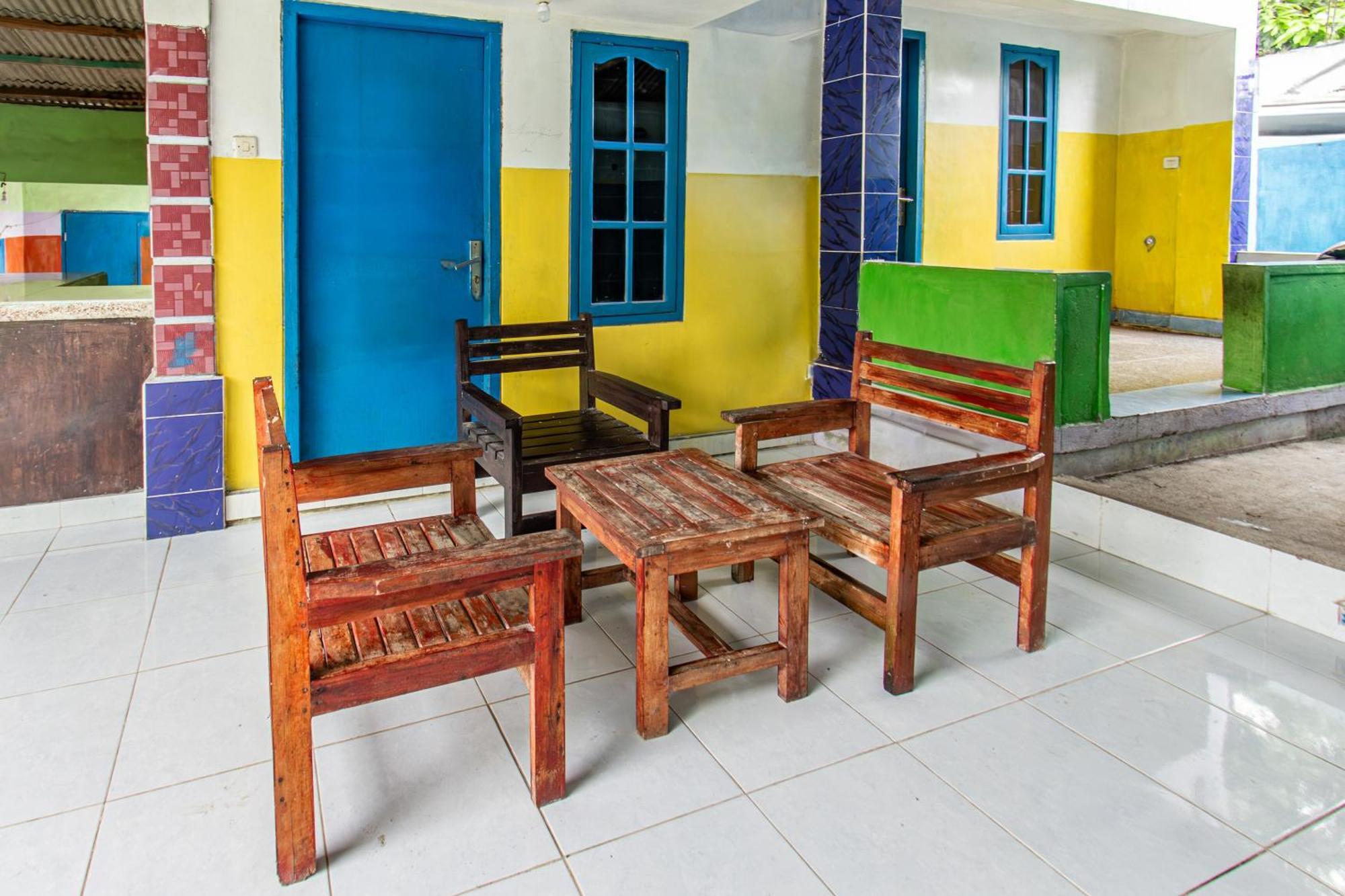 Oyo 93359 Kawi Homestay Praya Exterior foto