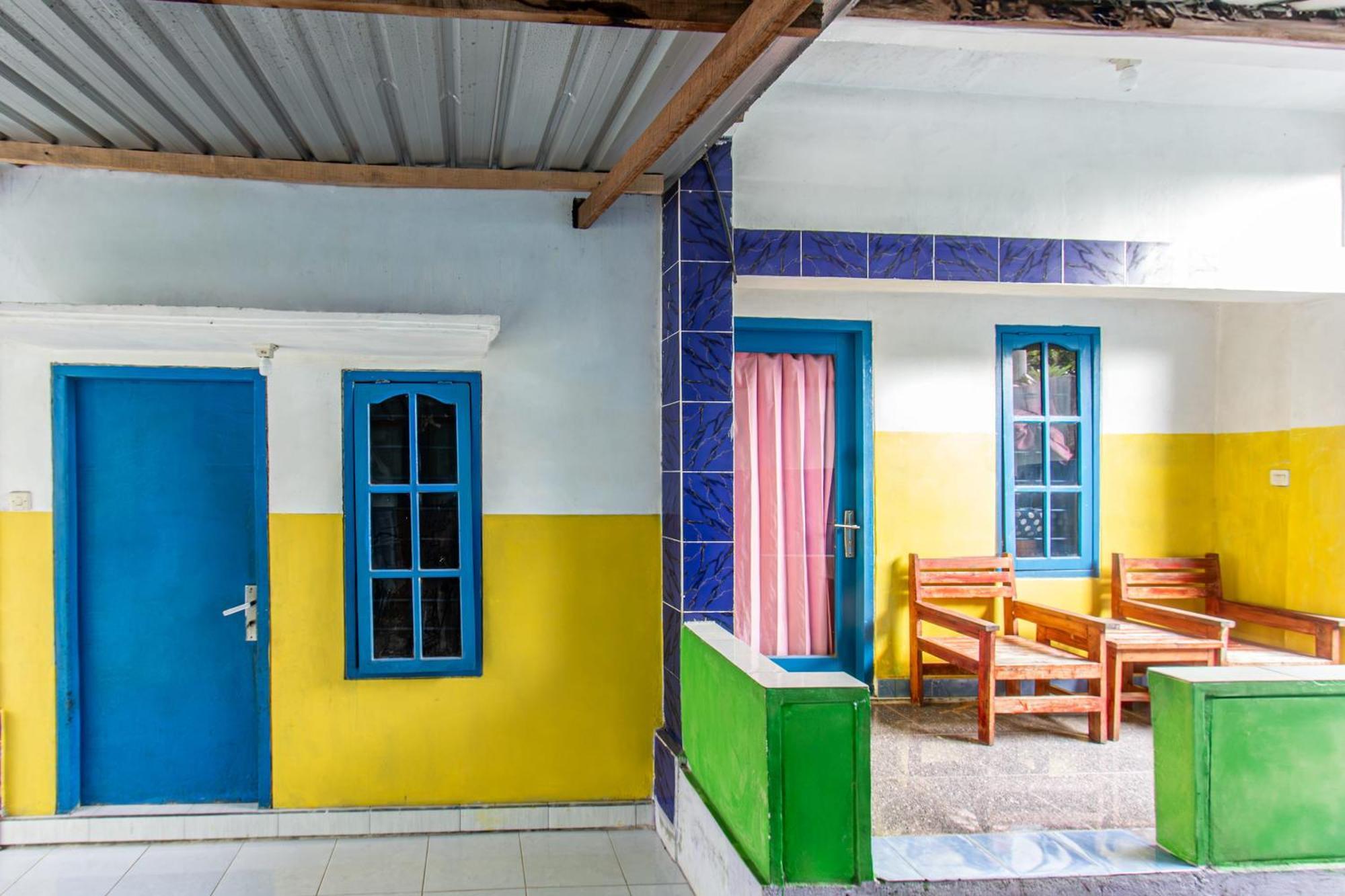 Oyo 93359 Kawi Homestay Praya Exterior foto