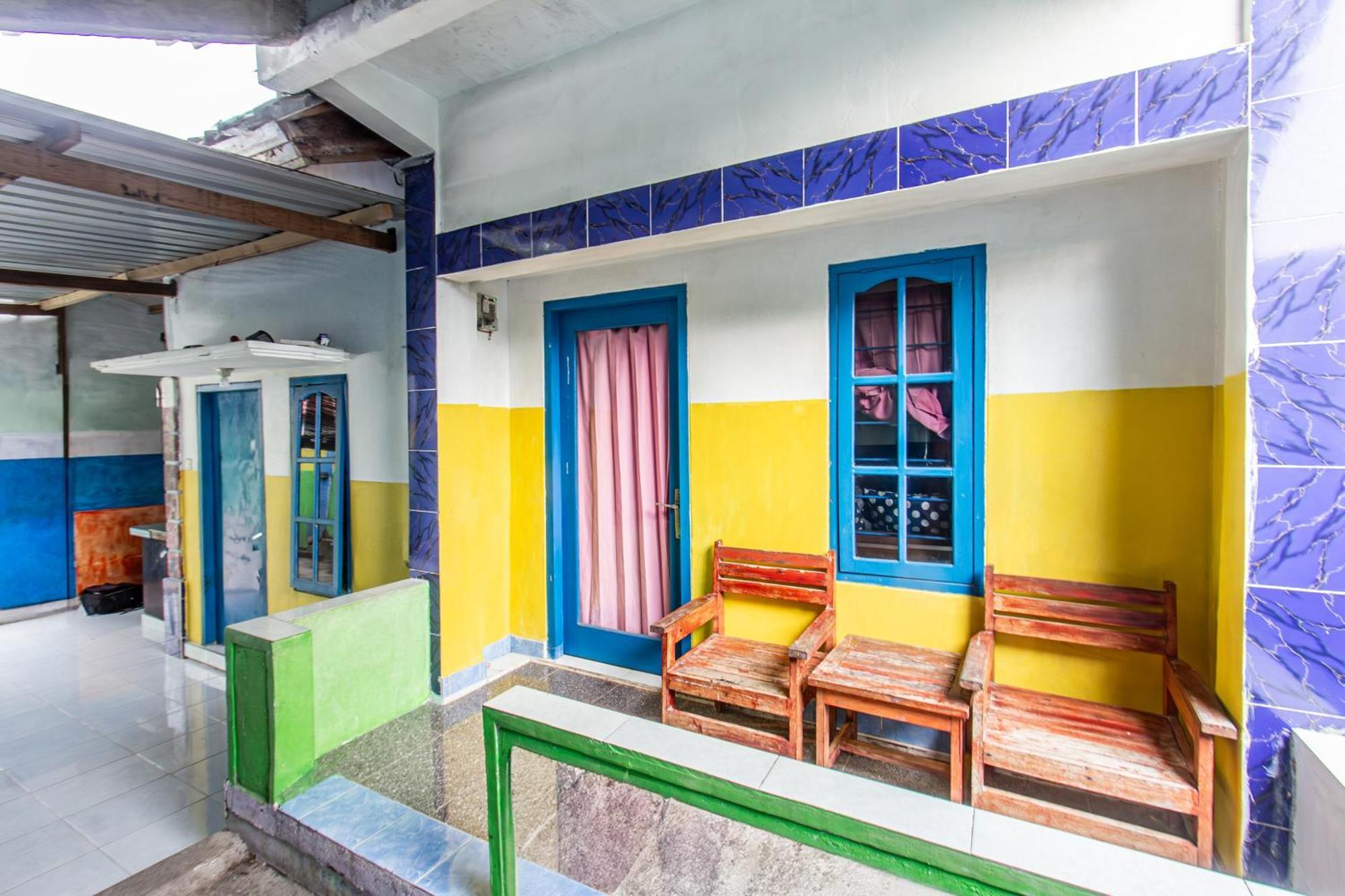 Oyo 93359 Kawi Homestay Praya Exterior foto